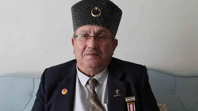 Kıbrıs gazisi Ömer Doğan: 'Uçaklardan paraşütlerle saman çuvalları, insan maketleri atarak düşmanı yanılttık'