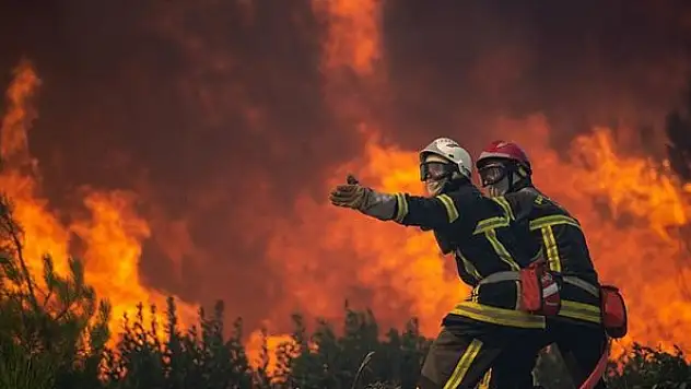 Fransa'da yangın paniği! Paris'e kadar ulaştı