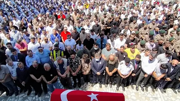 Trafik kazasında hayatını kaybeden özel harekat polisi son yolculuğuna uğurlandı