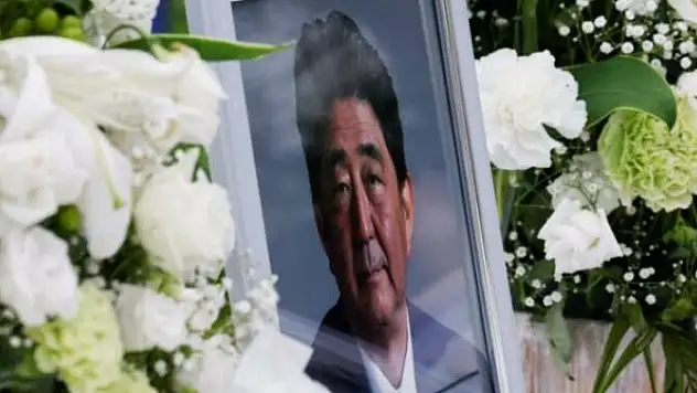 Eski Japonya Başbakanı Abe'nin resmi cenaze töreni krize neden oldu