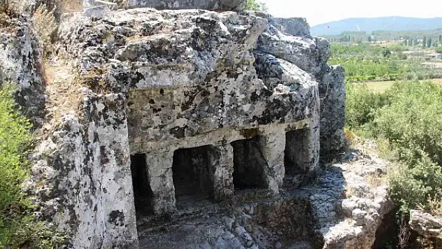 Gizemli kent Thera'da tiyatro gün yüzüne çıktı