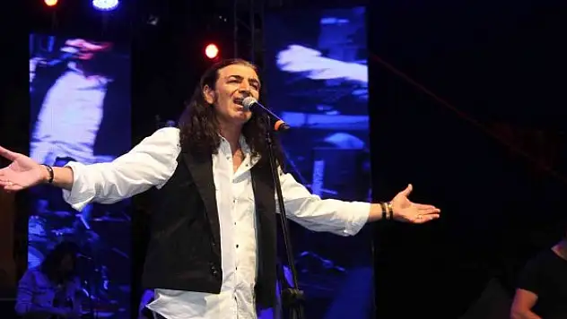 Konya'da konser veren Murat Kekilli'den 'rahmetli Bülent Ersoy' gafı