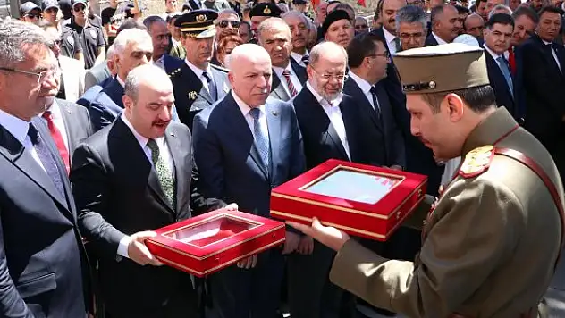 Bakan Varank: Her tökezlediğimizde küllerimizden tekrar doğduk