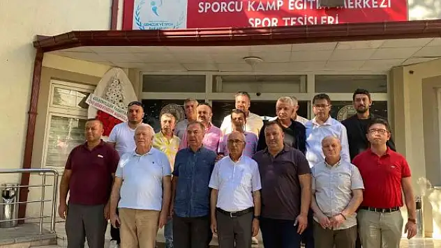 Isparta 32 Spor'da yeni yönetim görev dağılımını yaptı