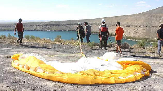 Karapınar'da yamaç paraşüt etkinliği