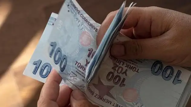 Emeklilerin zam farkları ödeniyor