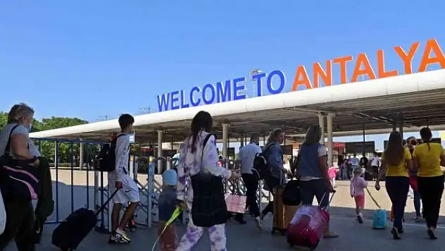 Antalya'yı hava yoluyla ziyaret eden turist sayısı 6 milyonu geçti