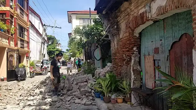 Filipinler'de 7 büyüklüğünde deprem