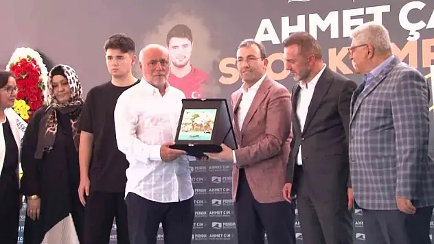 Duygusal anlar... Ahmet Çalık Spor Kompleksi kapılarını açtı