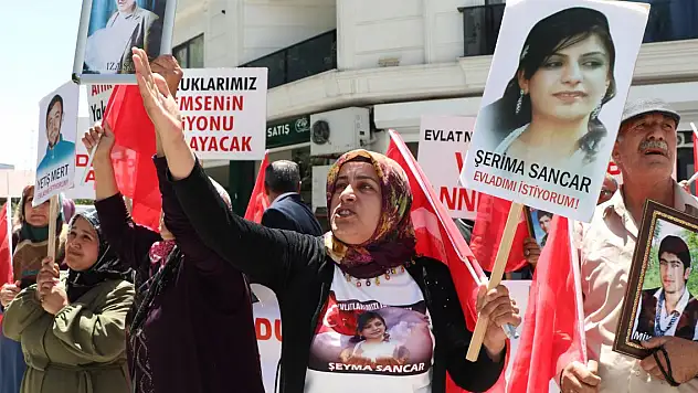 Hukuk okuyan oğlu için evlat nöbetine katılan baba: Avukatımı dağa kaçırdılar