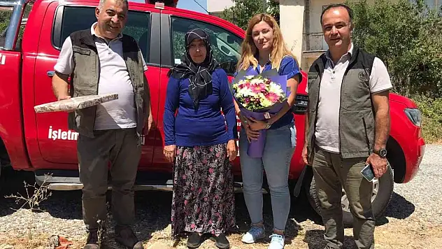 Büyük Manavgat yangınında ormancılara sırtında erzak taşıdı, yıl dönümünde çiçeklerle ziyaret edildi