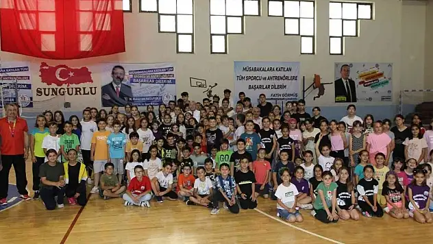 Başkan Şahiner'den genç sporculara forma desteği