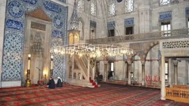 Karatay'da camiler Kadir Gecesi'nde gül kokacak