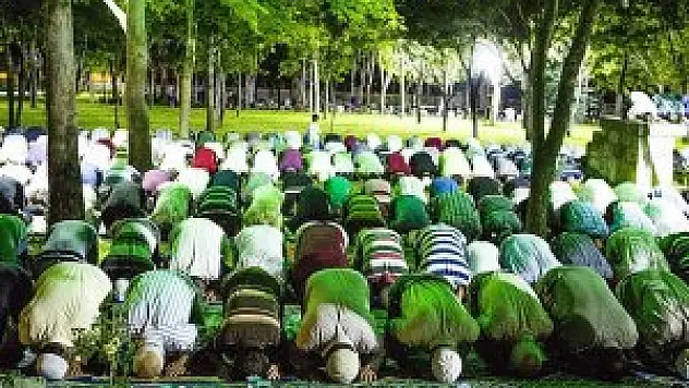 Teravih 8 asırdır açık havada kılınıyor