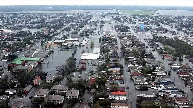 ABD'de sel nedeniyle 8 kişi öldü, yüzlerce kişi evsiz kaldı