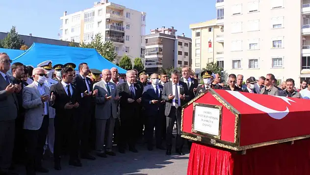 Şehit Astsubay Batuhan Şimşek, İzmir'de son yolculuğuna uğurlandı