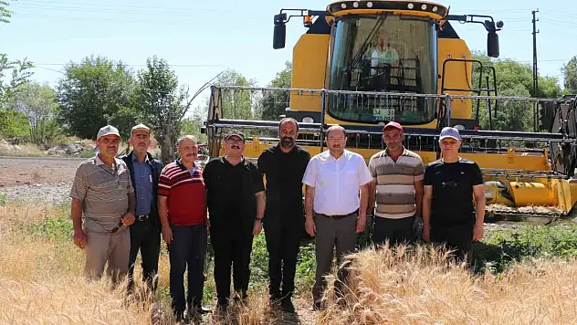 Erzincan'da buğday rekoltesi çiftçilerin yüzünü güldürüyor