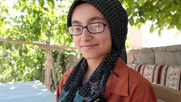 Yüzde 85 görme engelli doğan 16 yaşında görmeye başlayan Meryemana hayalini açıkladı