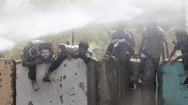 Irak'ta Sadr destekçileri yine Yeşil Bölge'yi bastı