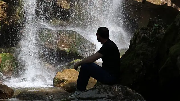 Ağustosu bir anda ocak ayına çeviren şelale: Kızılcasu