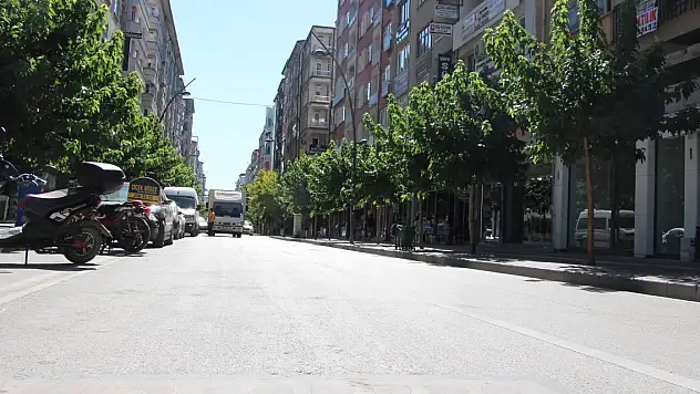 Elazığ'da sokaklar karantina günlerini hatırlattı