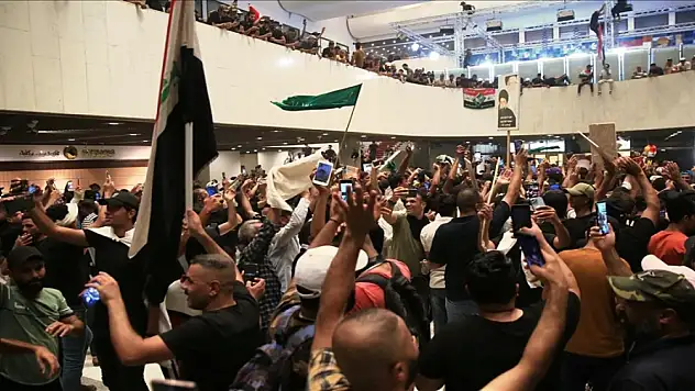 Irak'ta Sadr yanlılarının gösterilerinde yaralananların sayısı 125'e ulaştı