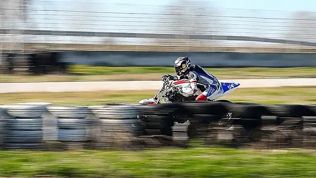 Milli motosikletçi Sofuoğlu, Çekya'da 7. oldu