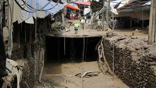 İran sele teslim: Can kaybı 61 oldu