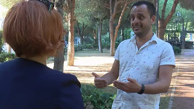 Maymun çiçeğini yendi damgalanmayı yenemedi