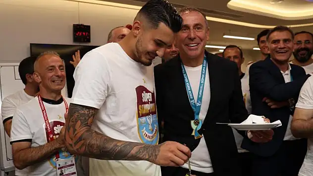 Abdullah Avcı'ya doğum günü sürprizi