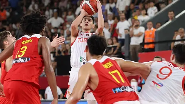 Milliler, İspanya'ya  mağlup oldu