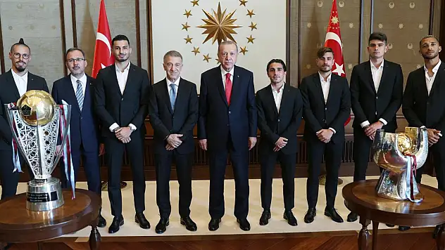 Cumhurbaşkanı Erdoğan, Trabzonspor'u kabul etti