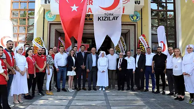 Nikahlarını kıydırıp, kan bağışında bulundular