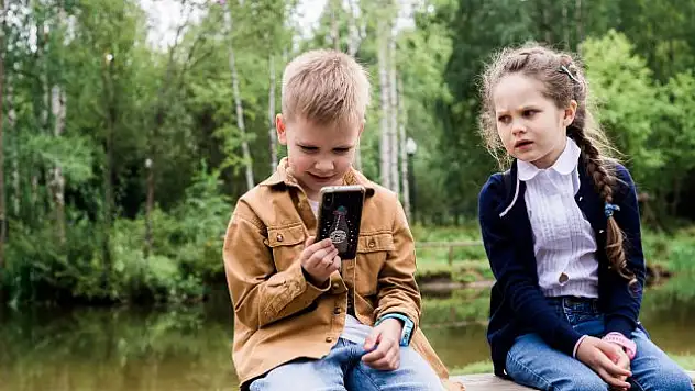 Çocuklar günün 6 saatini sosyal medyada geçiriyor