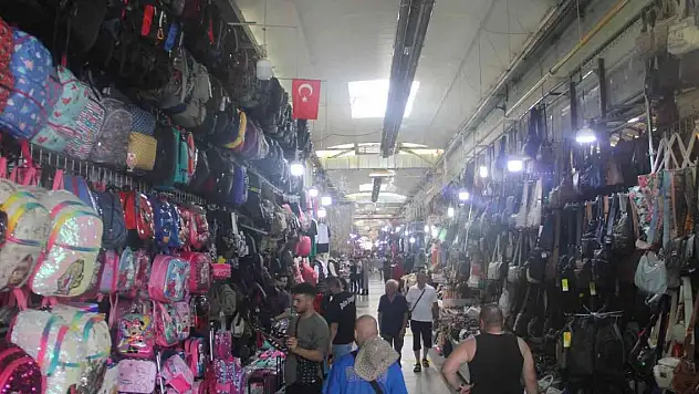 Gurbetçiler geldi, esnafın işi arttı