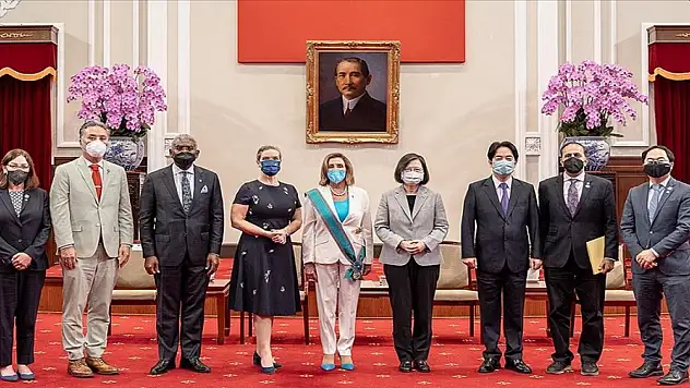 Tayvan'dan Pelosi'ye şeref madalyası