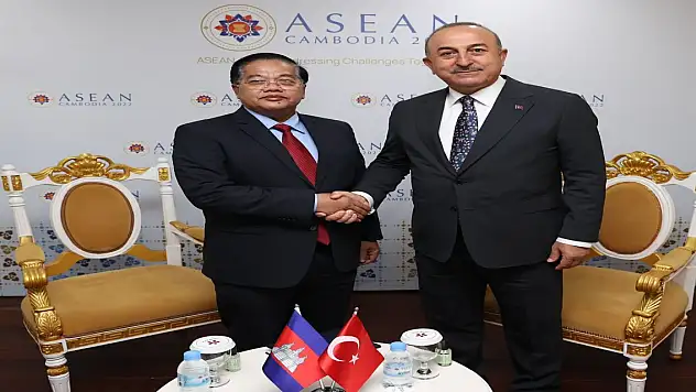 Bakan Çavuşoğlu, Kamboçya Müslümanlardan Sorumlu Kıdemli Bakanı ile görüştü