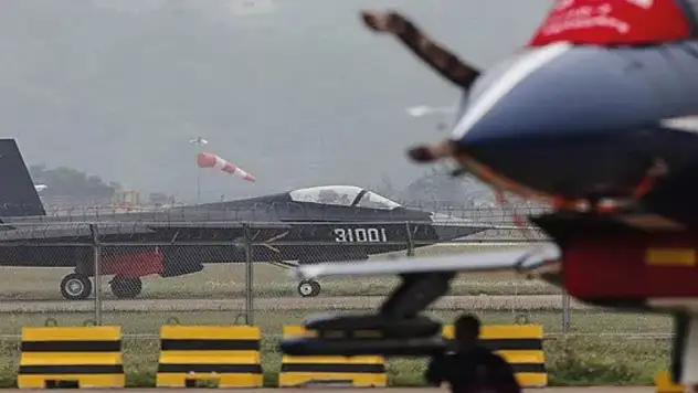 Çin 27 savaş uçağıyla 'hava savunma sahasına' girdi: Tayvan'da sular ısındı