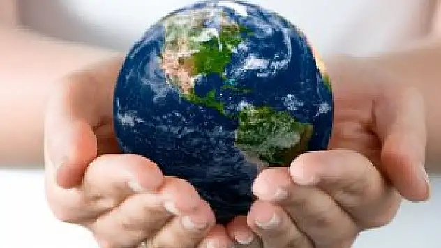 Dünyayı kaç milyon kişi geziyor?