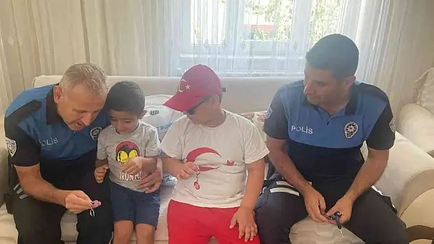 Polis ekipleri engelli ve özel çocukları sevindirdi