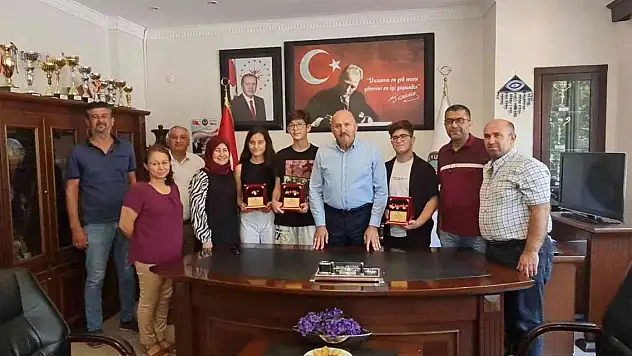 Başkan Ertürk, dereceye giren öğrencilerle buluştu