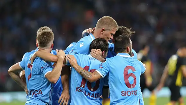 Son şampiyon galibiyetle başladı