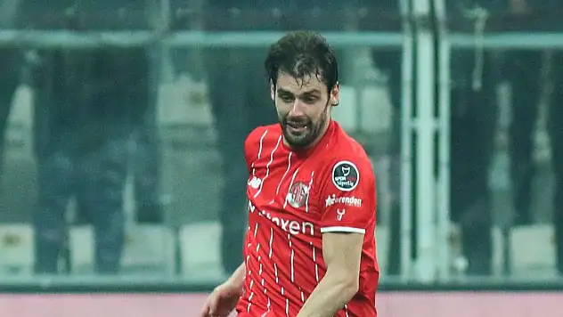 Antalyaspor İtalyan orta saha Poli ile yollarını ayırdı