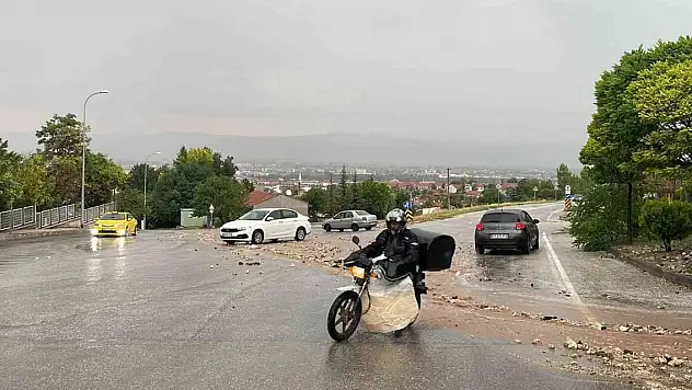 Eskişehir'de sağanak yağış etkili oldu