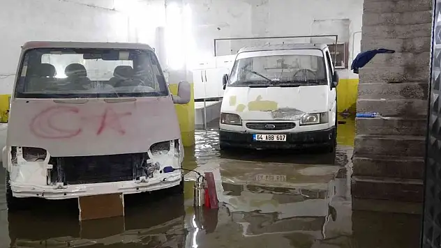 Uşak'ta şiddetli yağış sonrasında su baskınları yaşandı