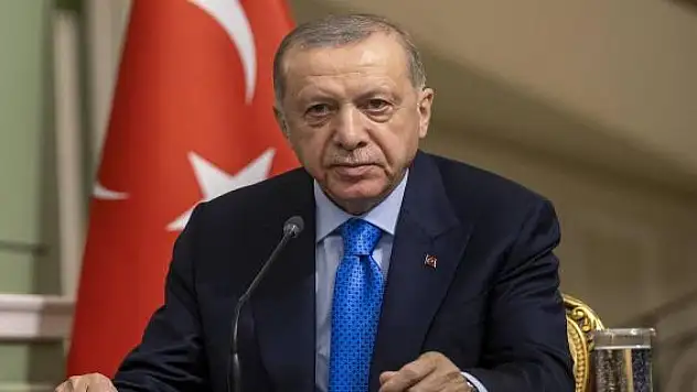 Erdoğan, Erol Olçok ve oğlu için kürsüde dua etti