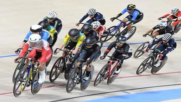 Pist bisikletinde altın madalyaları Kazakistan aldı