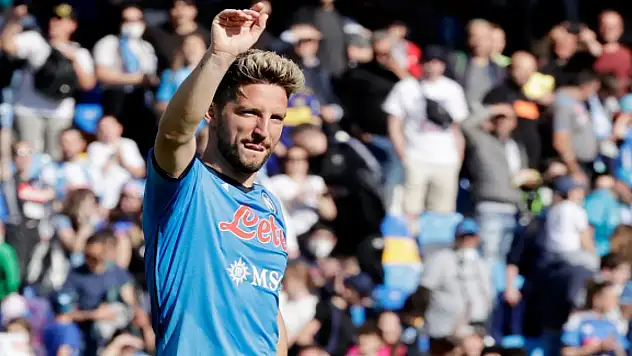 Galatasaray Mertens'i açıkladı