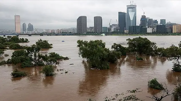 Güney Kore'de şiddetli yağış nedeniyle 8 kişi öldü
