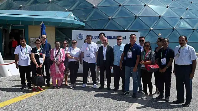 İslam Dayanışma Oyunları heyeti Tropikal Kelebek Bahçesi'ni gezdi